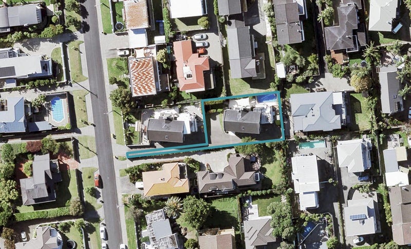 6A Miri Road, Rothesay Bay, Auckland - Carousel 1