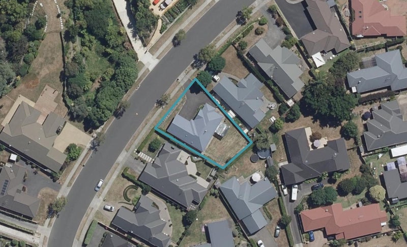 49 St James Drive, Huntington, Hamilton - Carousel 1