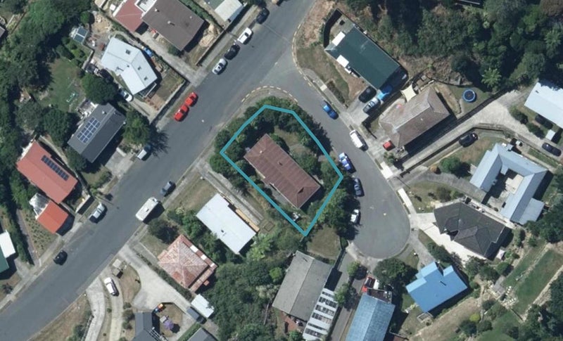 10 Spruce Grove, Ranui, Porirua - Carousel 1