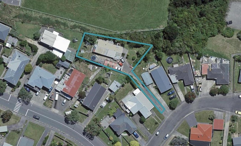 5 Loasby Crescent, Newlands, Wellington - Carousel 1
