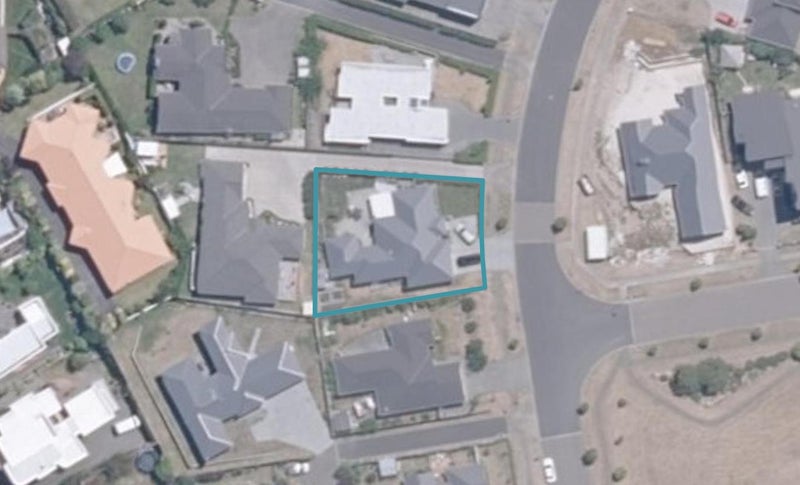 11 Magnolia Rise, Waipahihi, Taupo - Carousel 1