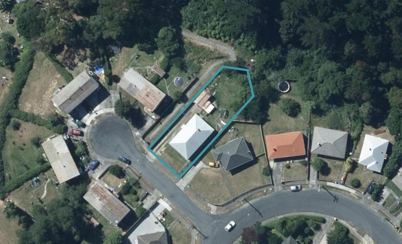 4 Lincoln Grove, Cannons Creek, Porirua - Carousel 1