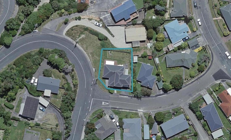 3 Warren Street, Paparangi, Wellington - Carousel 1