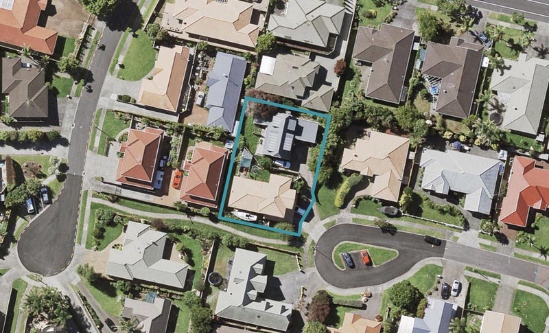 2/7 Hagen Close, Golflands, Auckland - Carousel 1