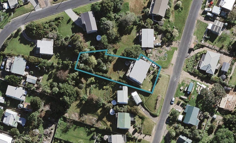 33 Wellington Road, Surfdale, Waiheke Island - Carousel 1