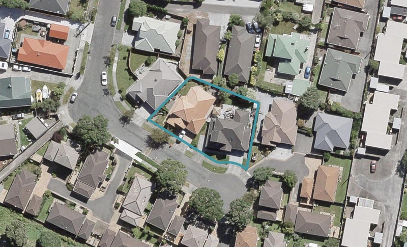 10/17 Richmond Grove, Woburn, Lower Hutt - Carousel 1
