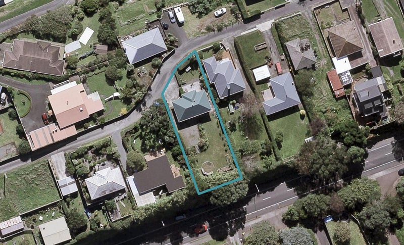 8 Moana Crescent, Blagdon, New Plymouth - Carousel 1