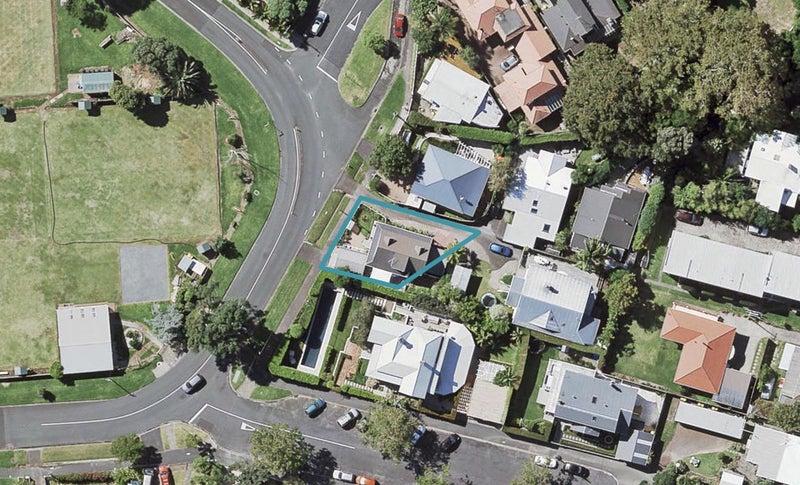 4 Wairoa Road, Devonport, Auckland - Carousel 1