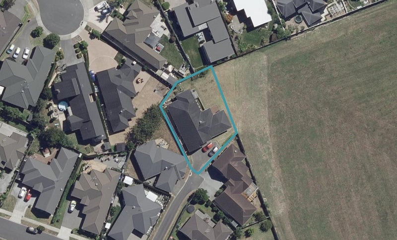 14 Gibbston Close, Huntington, Hamilton - Carousel 1