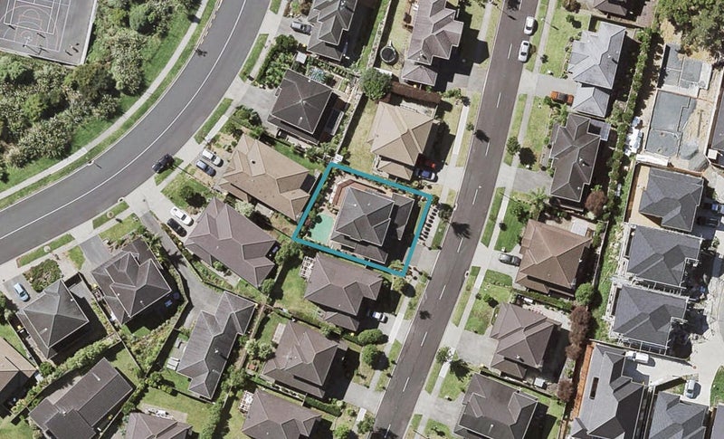 9 Amaretto Avenue, Flat Bush, Auckland - Carousel 1