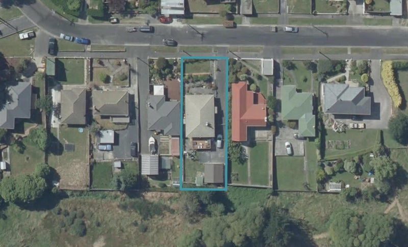 22 Waldron Crescent, Green Island, Dunedin - Carousel 1