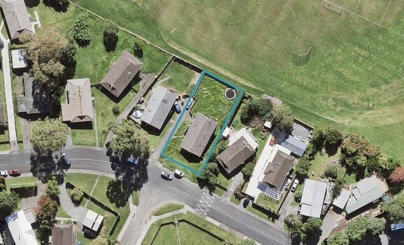 17 Beauchamp Drive, Massey, Auckland - Carousel 1