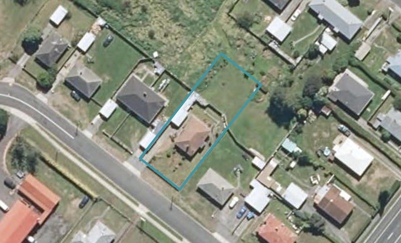 11 Tay Street, Ohakune - Carousel 1