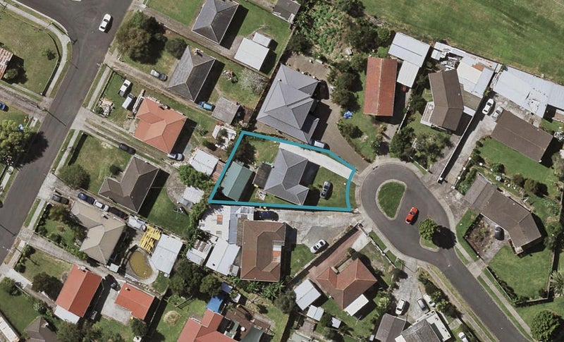 8 Aria Place, Clover Park, Auckland - Carousel 1