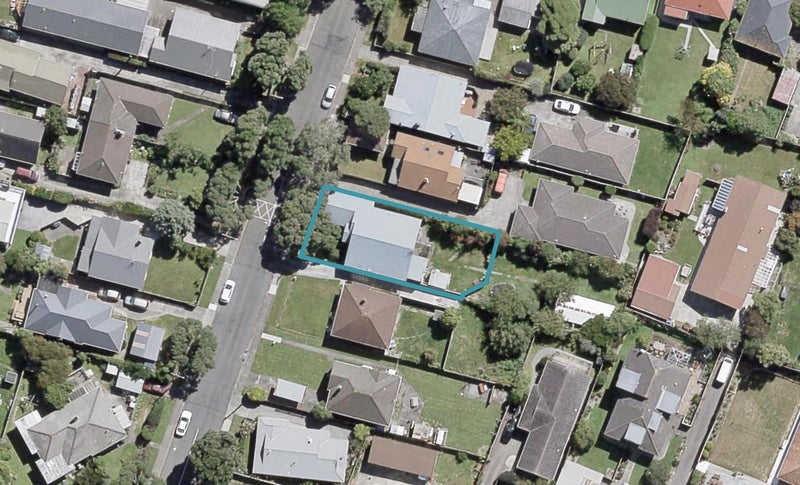 8 Raymond Terrace, Fairfield, Lower Hutt - Carousel 1