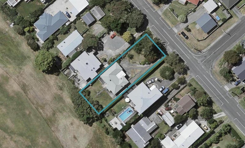 36 Martin Road, Paraparaumu Beach, Paraparaumu - Carousel 1