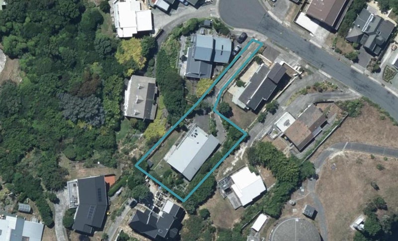 9 Tremaine Place, Camborne, Porirua - Carousel 1