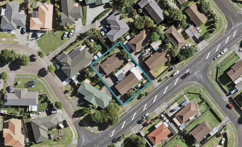 2/31 Etherton Drive, Weymouth, Auckland - Carousel 1