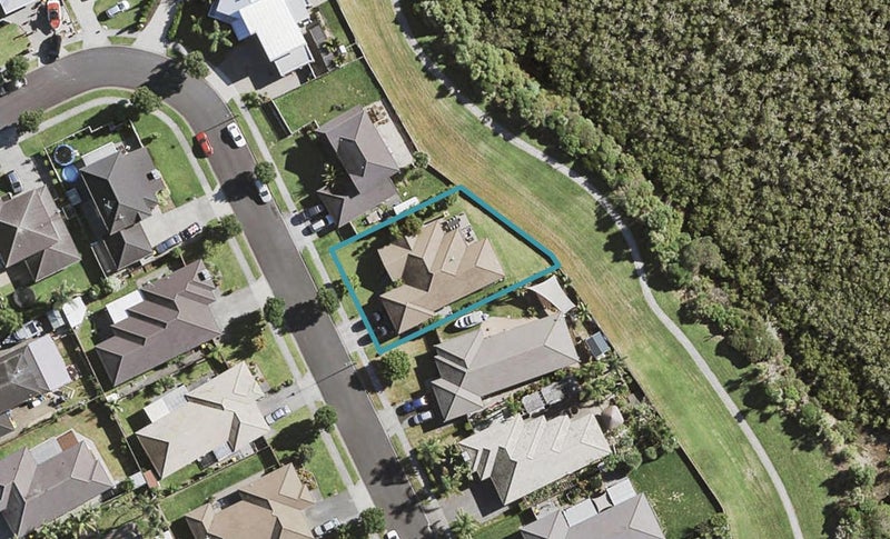 32 Stranraer Crescent, Wattle Downs, Auckland - Carousel 1