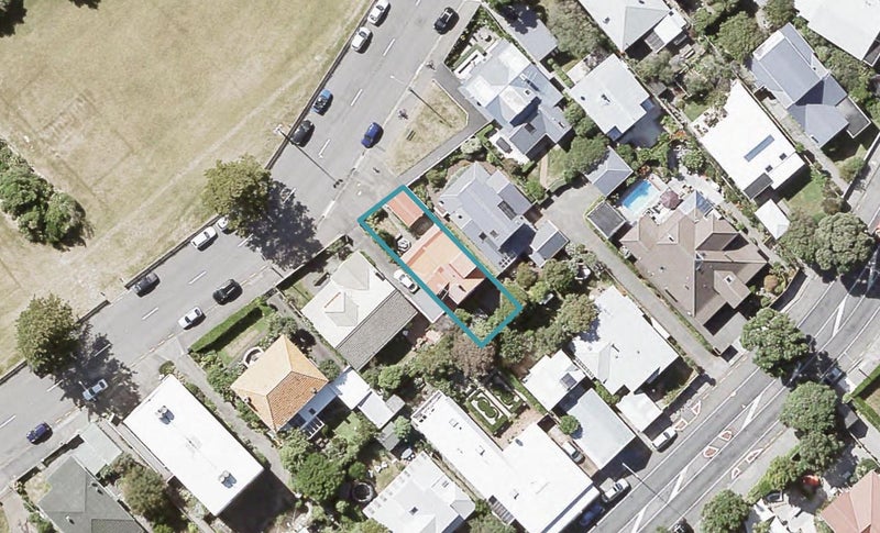 33 Marine Parade, Eastbourne, Lower Hutt - Carousel 1