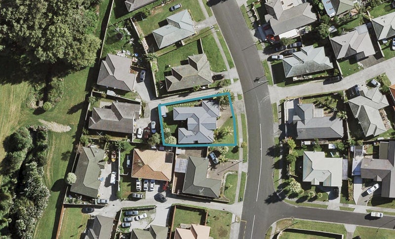 11 Glenveagh Park Drive, Weymouth, Auckland - Carousel 1
