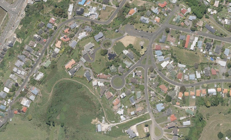 8 Tower Crescent, Durie Hill, Whanganui - Carousel 1