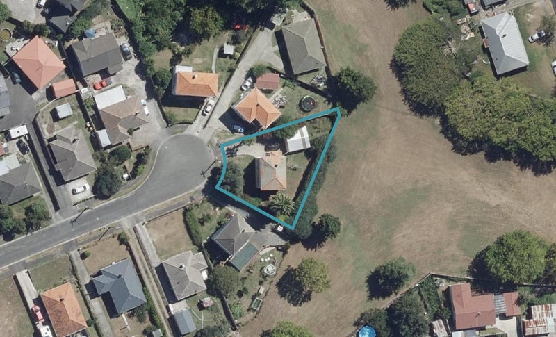 12 Denz Street, Maeroa, Hamilton - Carousel 1