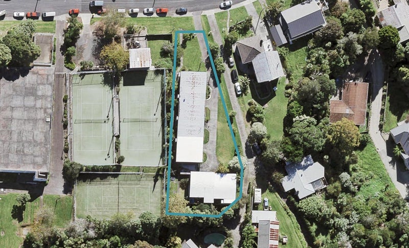 1/1 Verran Road, Birkenhead, Auckland - Carousel 1