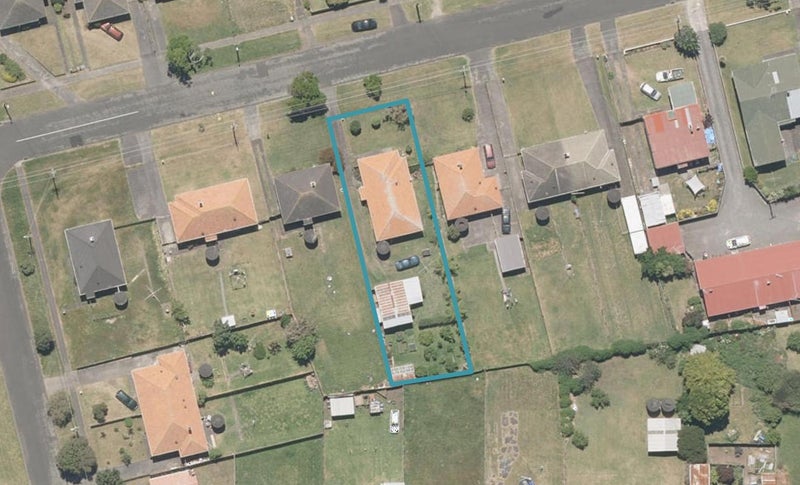 11 Duigan Street, Gonville, Whanganui - Carousel 1