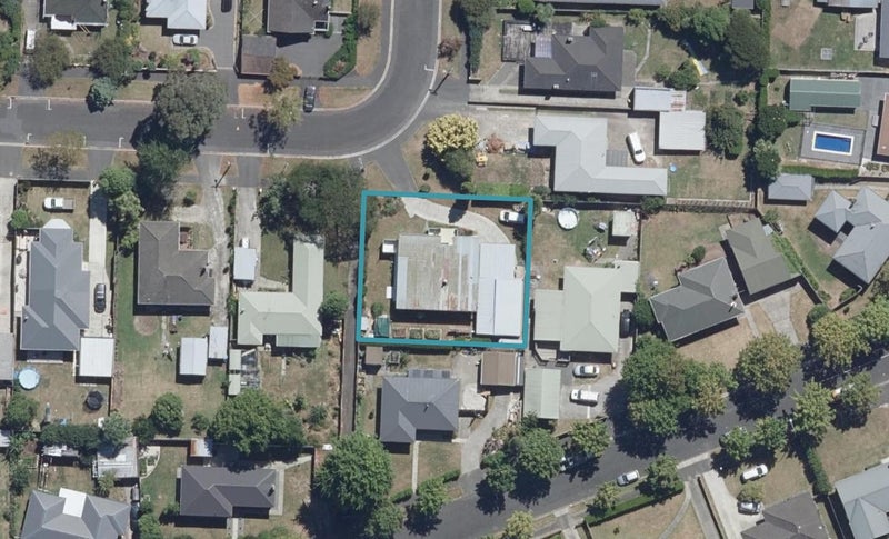 24 Young Street, Claudelands, Hamilton - Carousel 1