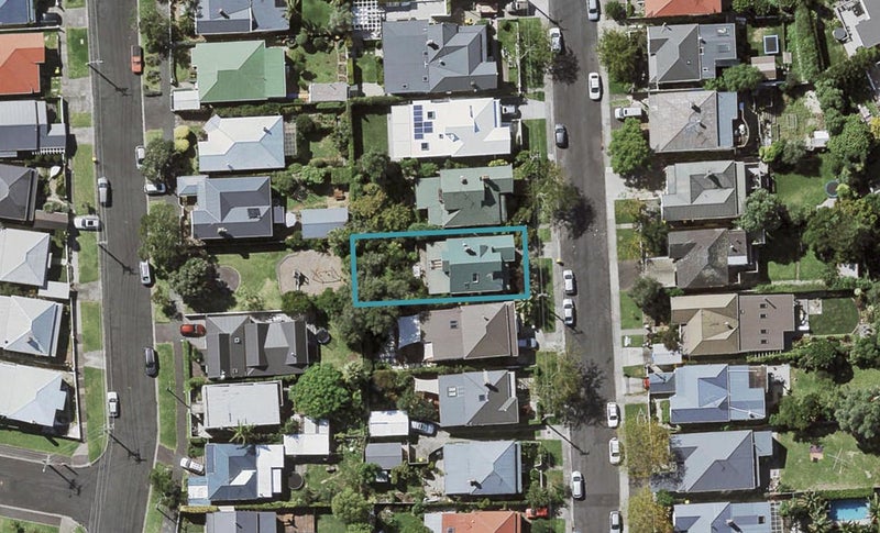 21 Roslyn Terrace, Stanley Point, Auckland - Carousel 1
