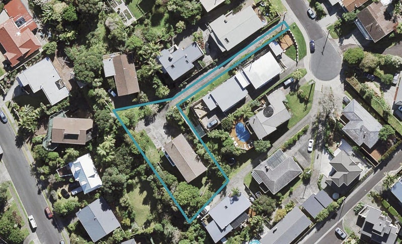 31 Sea Vista Avenue, Beach Haven, Auckland - Carousel 1