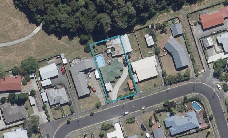 35 Fenwick Crescent, Hillcrest, Hamilton - Carousel 1