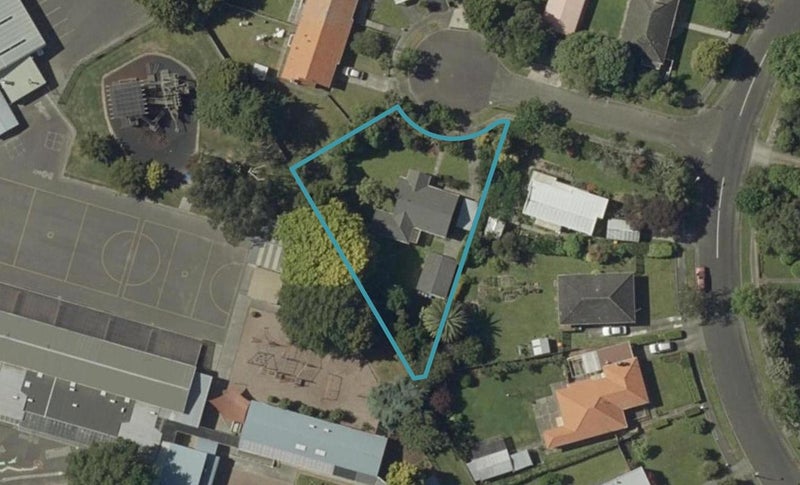 2 Hammond Place, West End, Palmerston North - Carousel 1