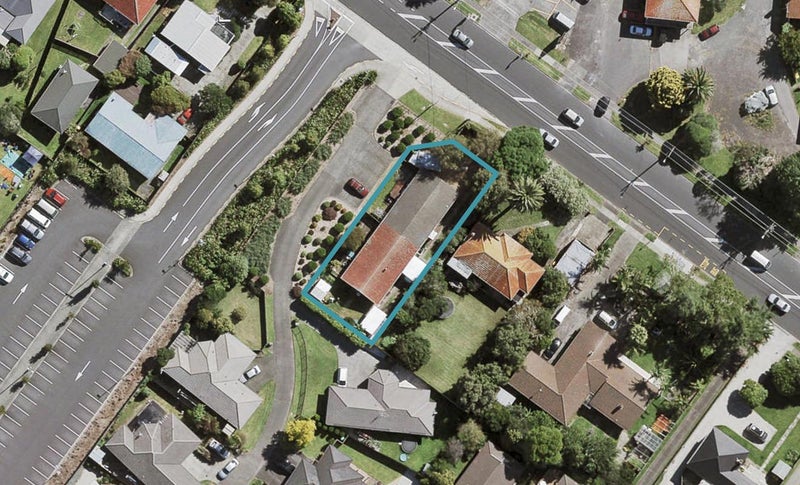 2/68 Swanson Road, Henderson, Auckland - Carousel 1