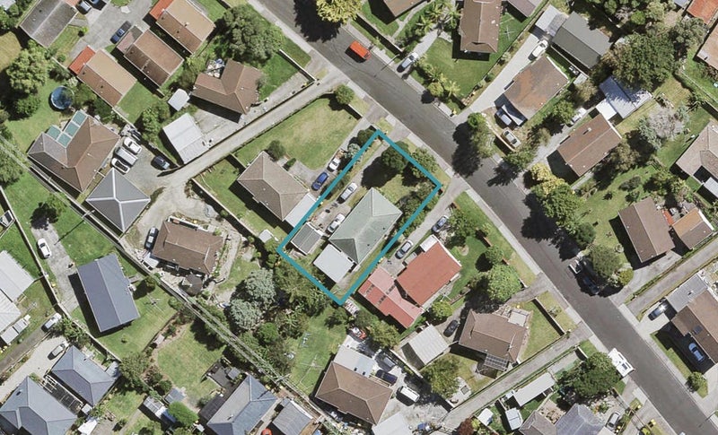 14 Silverstone Place, Henderson, Auckland - Carousel 1