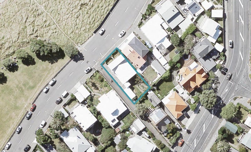 17 Marine Parade, Eastbourne, Lower Hutt - Carousel 1