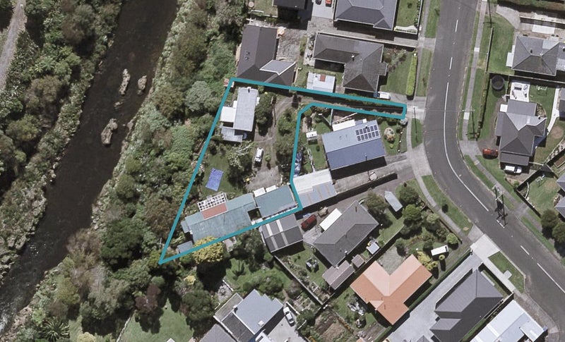 20 Queens Road, Glen Avon, New Plymouth - Carousel 1