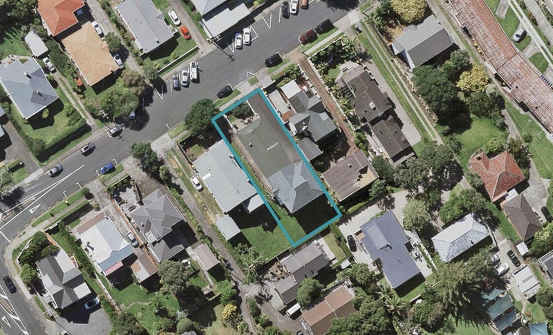 2/16 Bracken Avenue, Takapuna, Auckland - Carousel 1