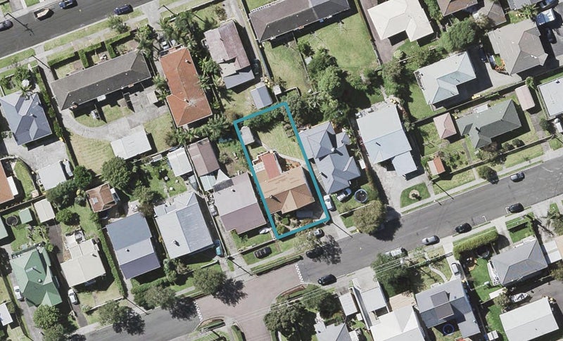 4 Egremont Street, Belmont, Auckland - Carousel 1