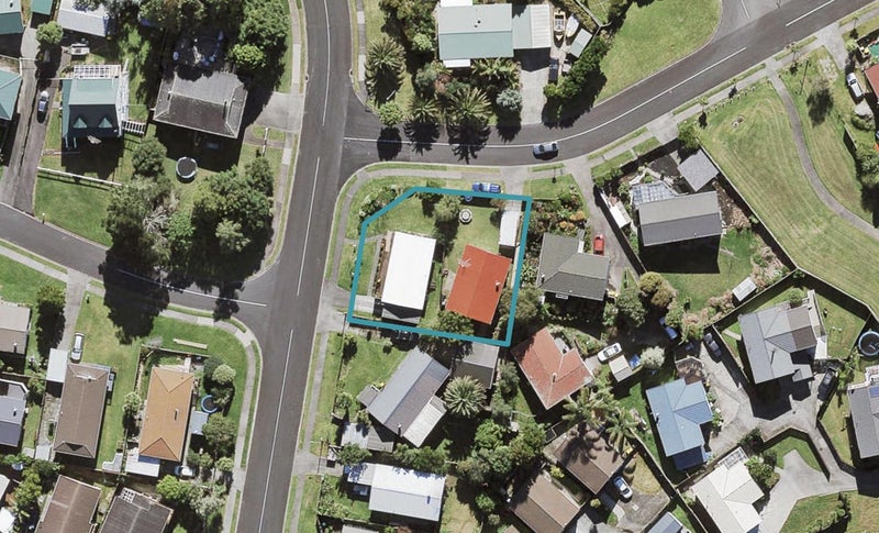25 Cyril Crescent, West Harbour, Auckland - Carousel 1