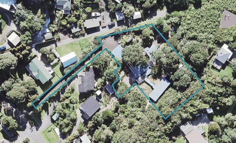 6 Foster Avenue, Huia, Auckland - Carousel 1