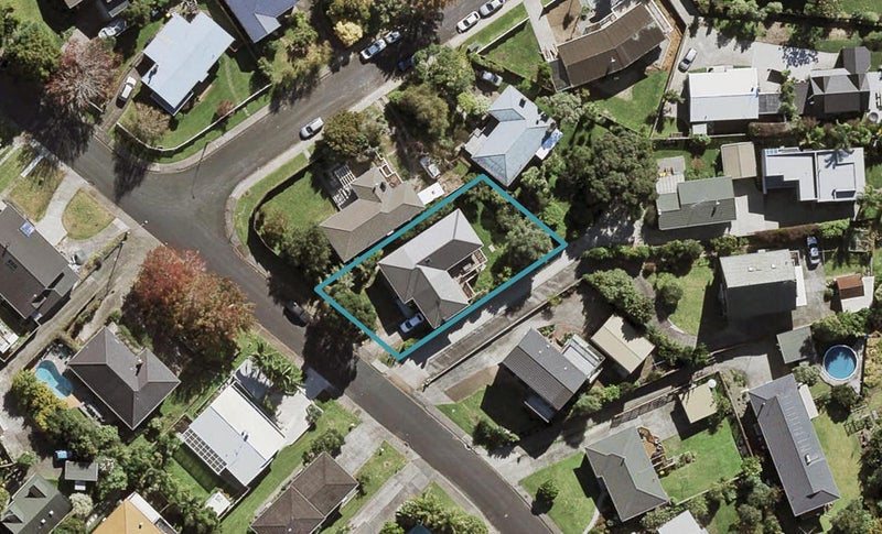24 Deuxberry Avenue, Northcote, Auckland - Carousel 1