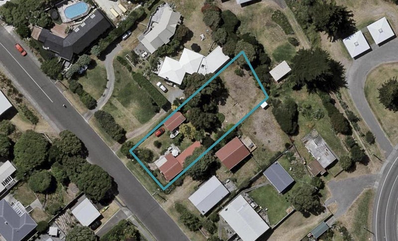 15 Heperi Street, Waikanae Beach, Waikanae - Carousel 1