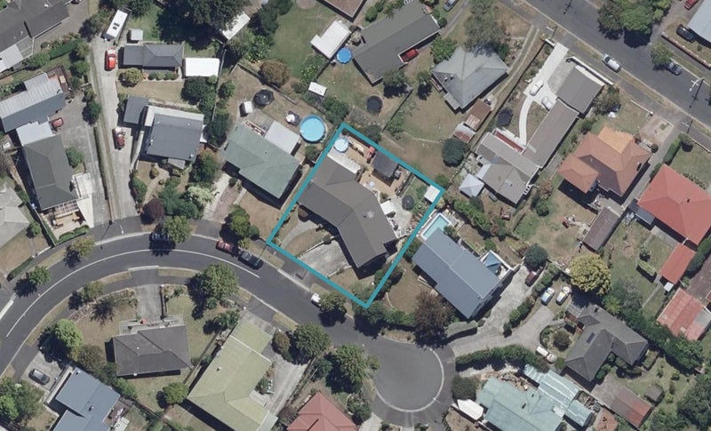 17 McGregor Place, Hillcrest, Hamilton - Carousel 1