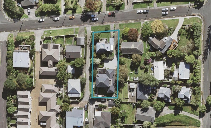 2/65 GLADSTONE RD, Northcote, Auckland - Carousel 1