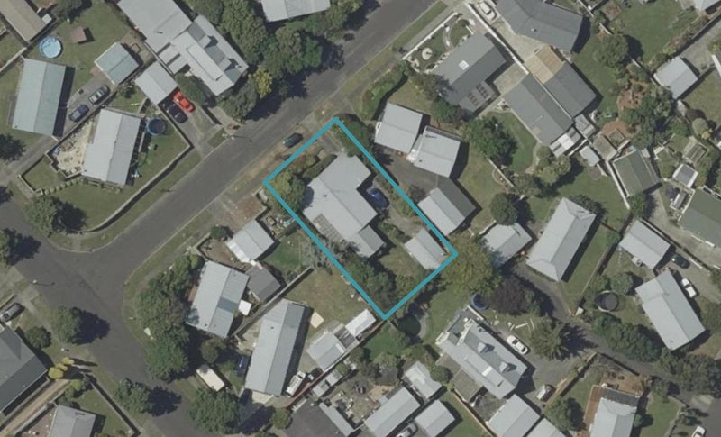 6 Rosedale Crescent, Cloverlea, Palmerston North - Carousel 1
