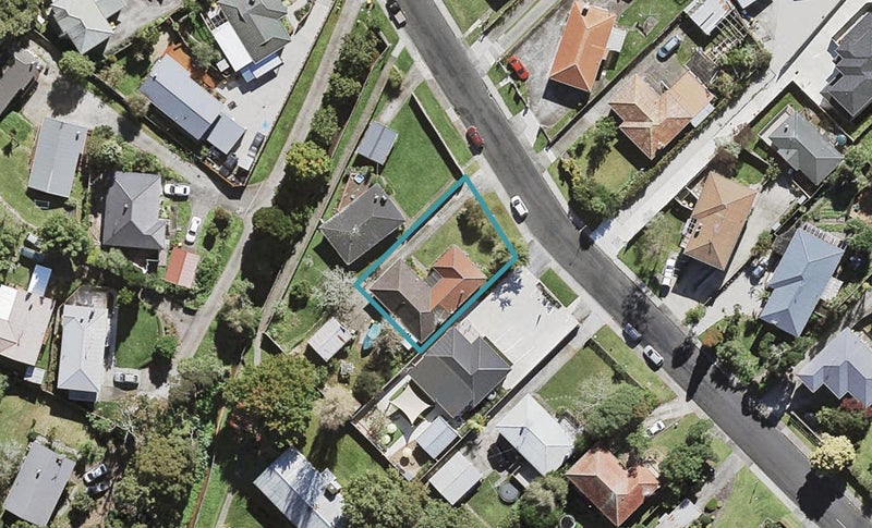 12 Blenheim Street, Glenfield, Auckland - Carousel 1