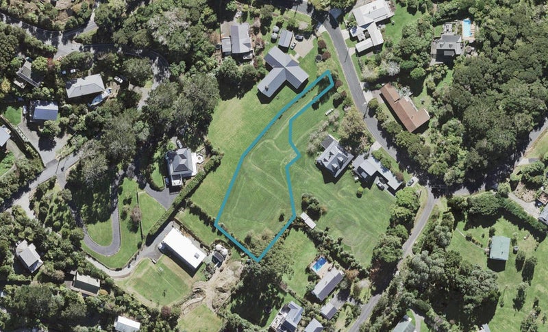 22 Ngarahana Avenue, Pāremoremo, Auckland - Carousel 1