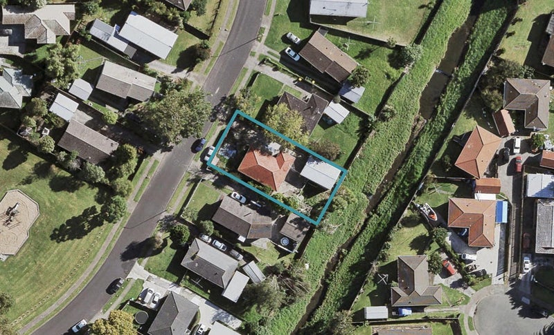 12 Innismara Avenue, Wattle Downs, Auckland - Carousel 1